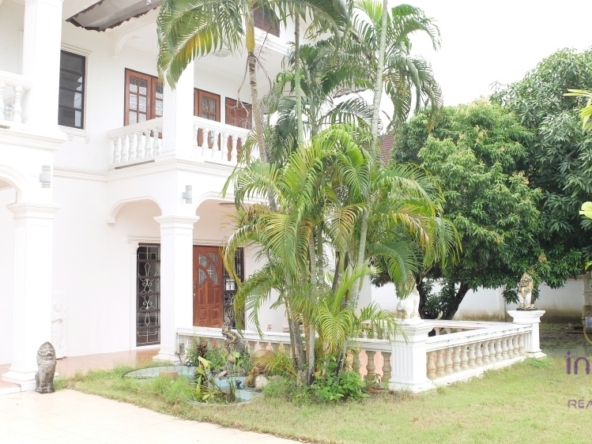 Perfect for a renovations project! Large 3 bedroom house on a large plot of land for sale in Doi Saket