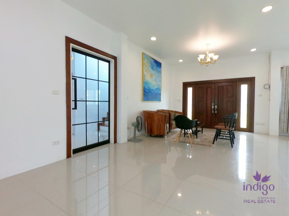 Special Price! 3 Bedroom house for sale at Moo Baan San Saran 1