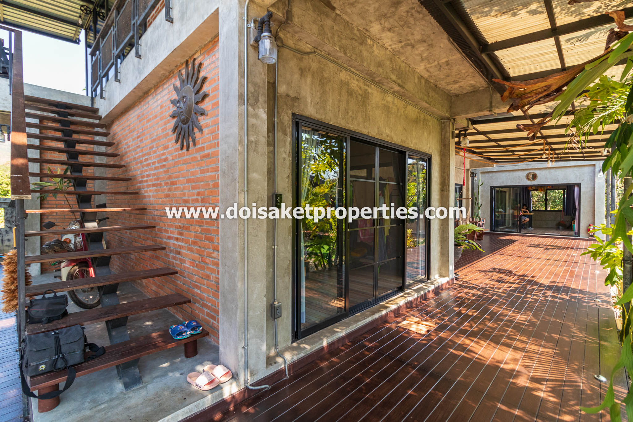 Doi Saket-DSP-(HS365-06) Beautifully-Designed 4-Bedroom Modern Home with 2-Bedroom Guest House for Sale in Luang Nuea