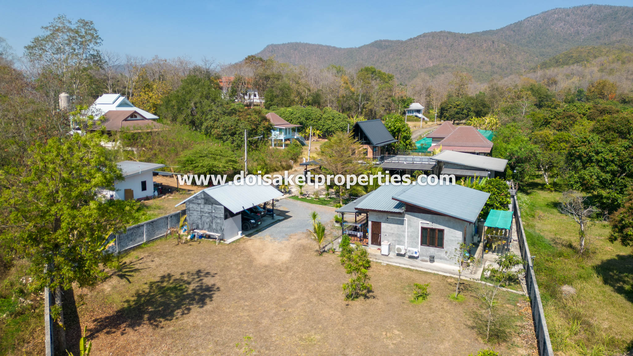 Doi Saket-DSP-(HS365-06) Beautifully-Designed 4-Bedroom Modern Home with 2-Bedroom Guest House for Sale in Luang Nuea