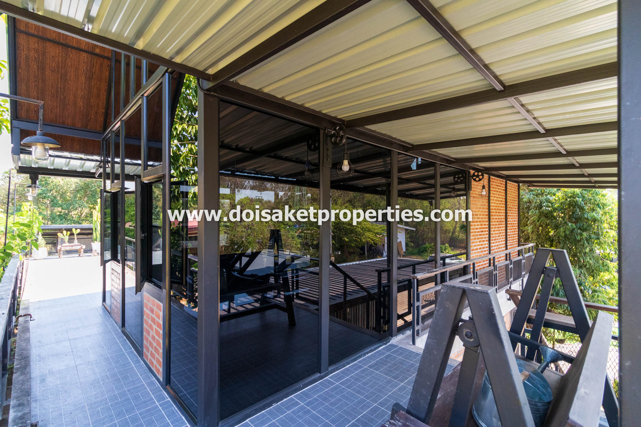 Doi Saket-DSP-(HS365-06) Beautifully-Designed 4-Bedroom Modern Home with 2-Bedroom Guest House for Sale in Luang Nuea