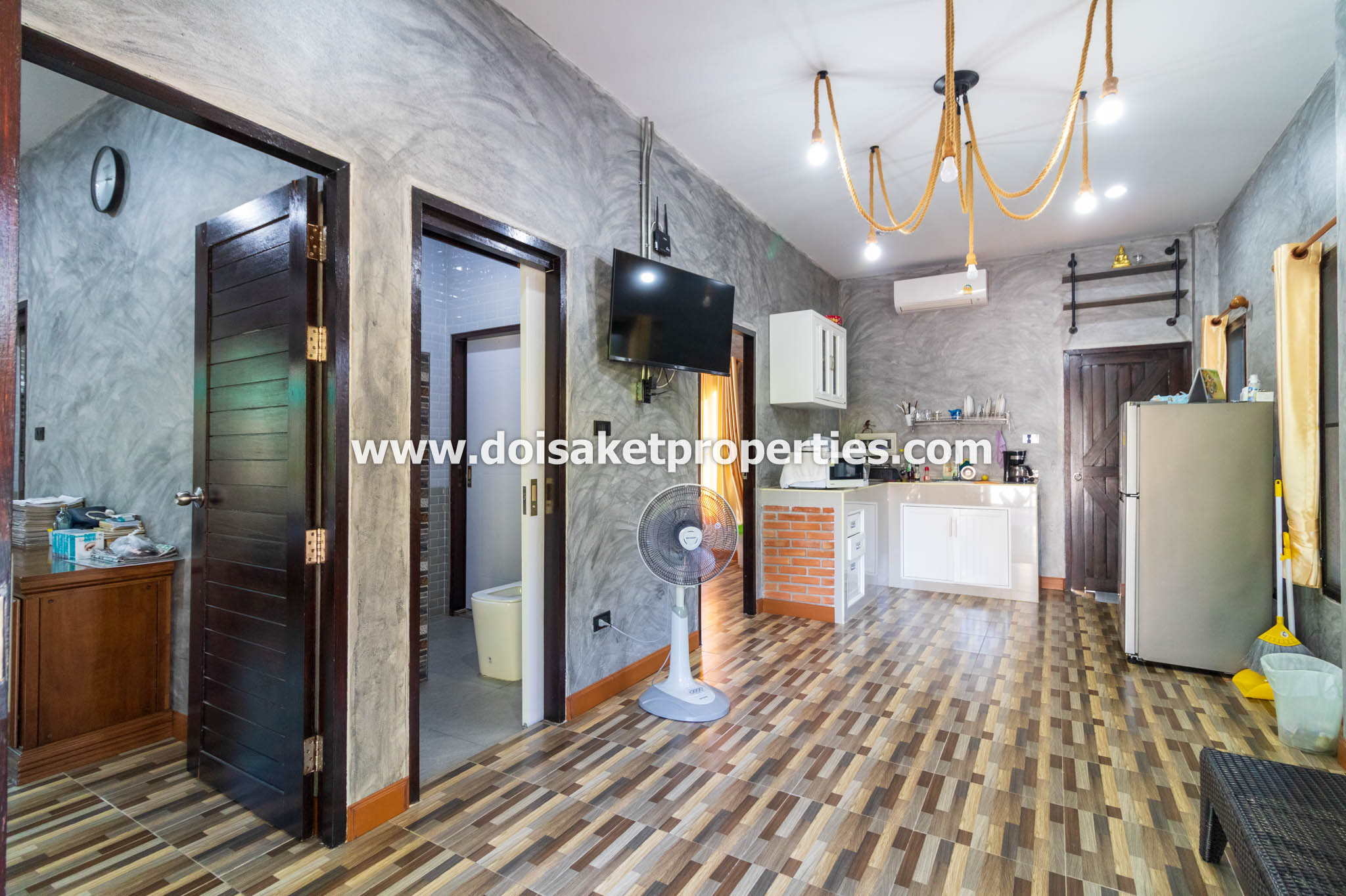 Doi Saket-DSP-(HS365-06) Beautifully-Designed 4-Bedroom Modern Home with 2-Bedroom Guest House for Sale in Luang Nuea