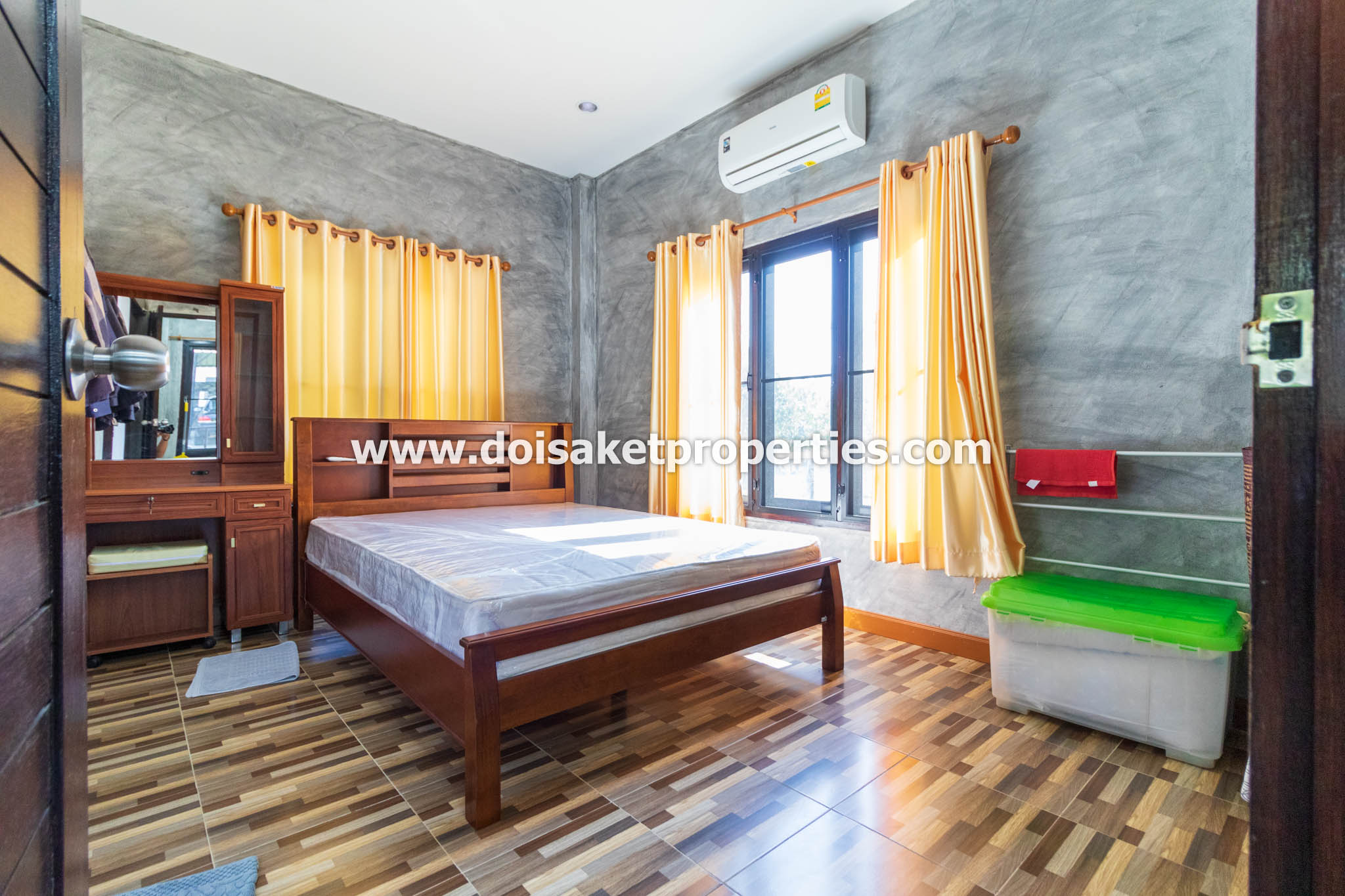 Doi Saket-DSP-(HS365-06) Beautifully-Designed 4-Bedroom Modern Home with 2-Bedroom Guest House for Sale in Luang Nuea