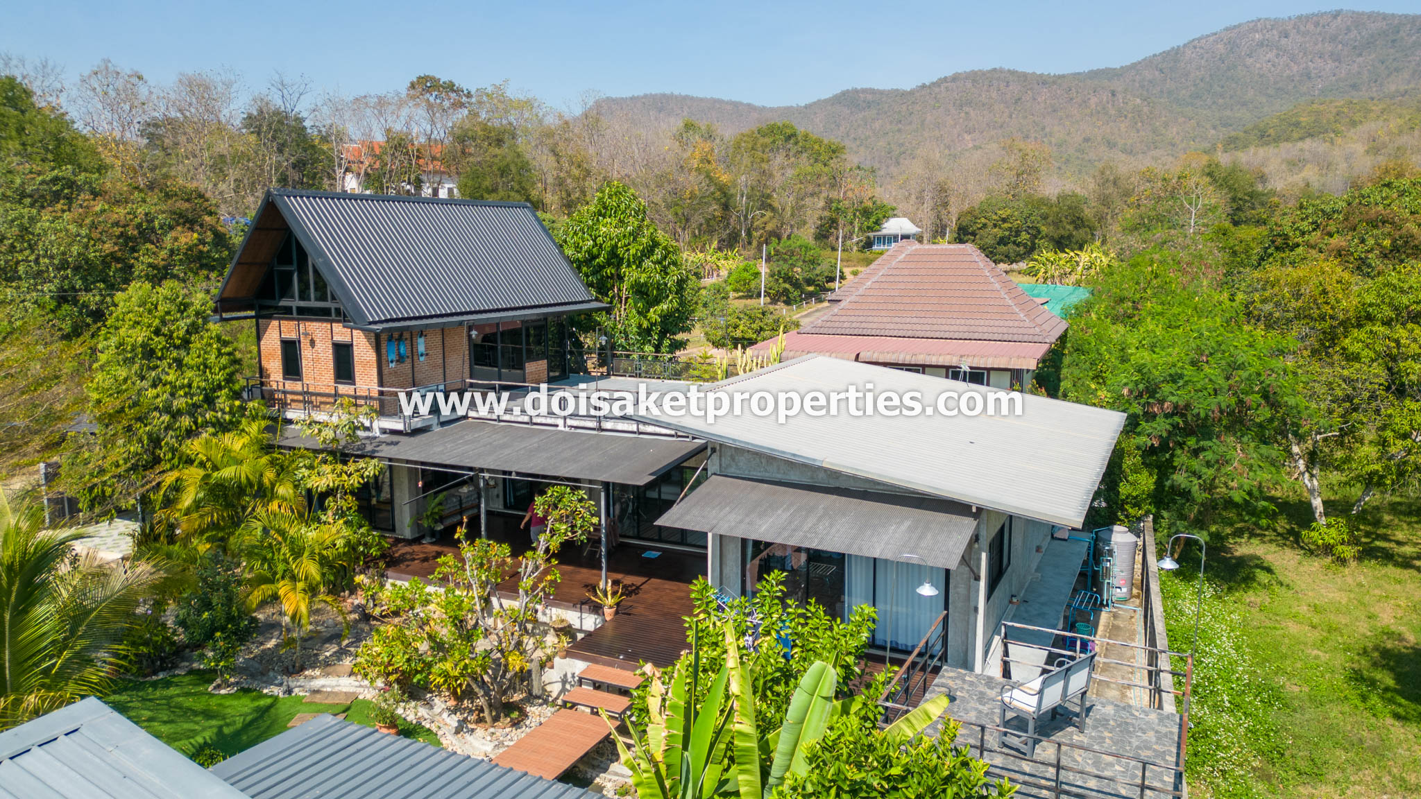 Doi Saket-DSP-(HS365-06) Beautifully-Designed 4-Bedroom Modern Home with 2-Bedroom Guest House for Sale in Luang Nuea