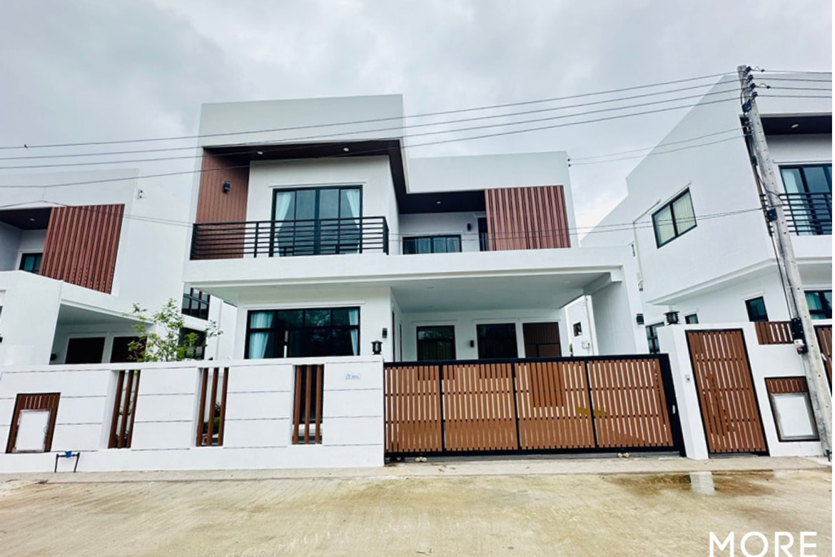 Detached House - Mae Hia