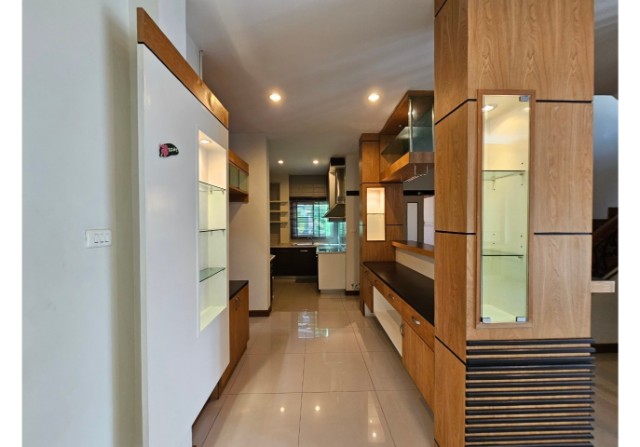 Spacious 3 Bedroom House for Sale in Chai Sathan