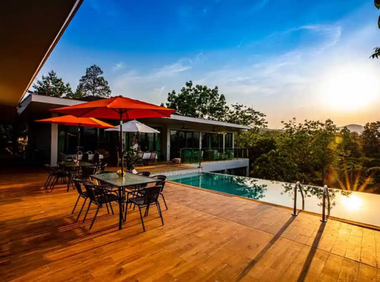 Luxury 5 Bedroom Villa for Sale in Nam Phrae