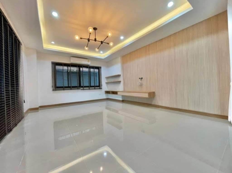 Spacious 7BR Twin House for Sale in Chiang Mai - Reduced Price-CMP-41