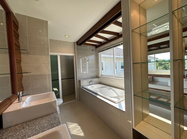 Spacious 4-Bedroom House for sale Chiang Mai | San Sai