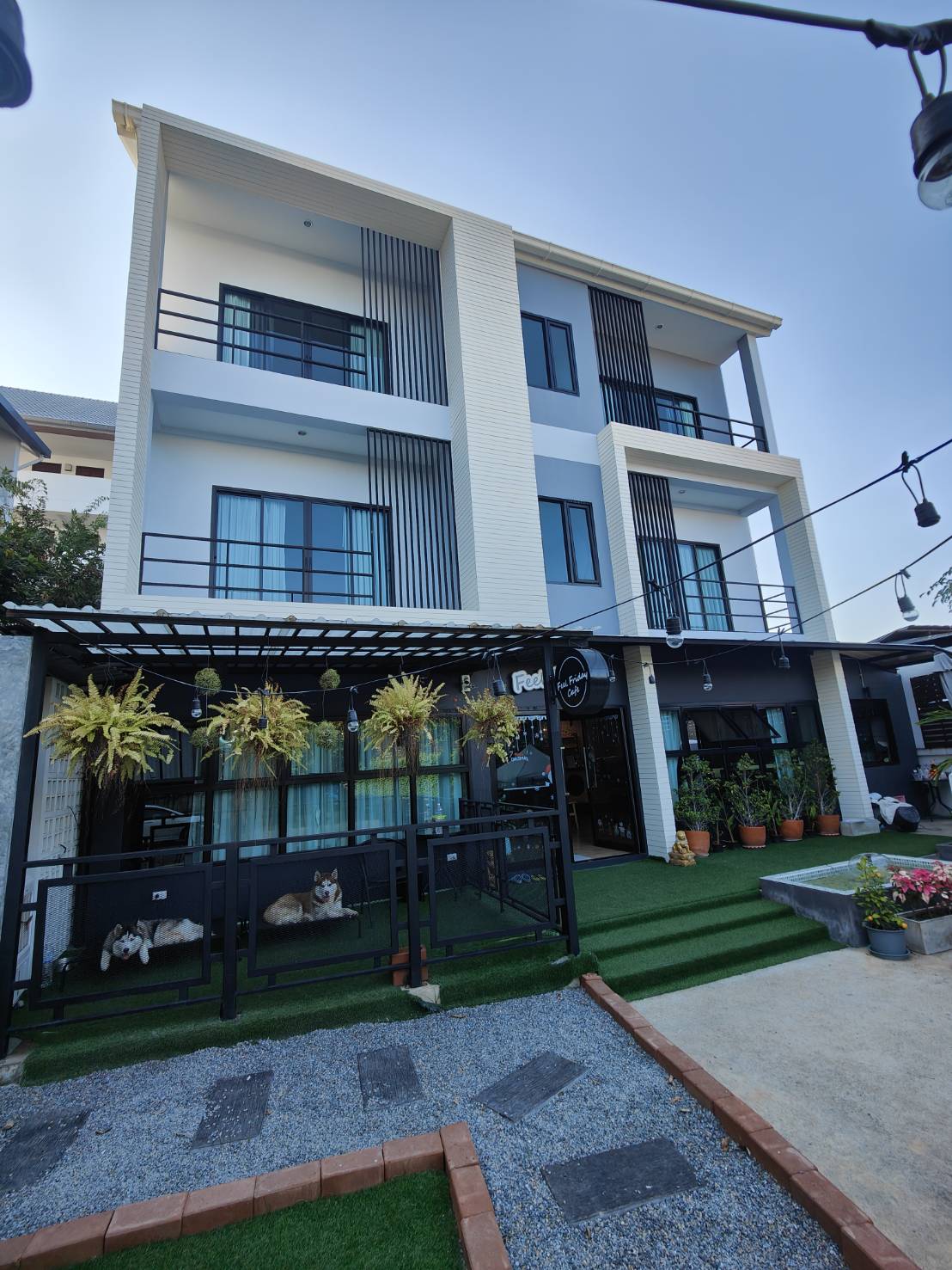 Chiang Mai 3-Storey Building for Sale | 4 BR