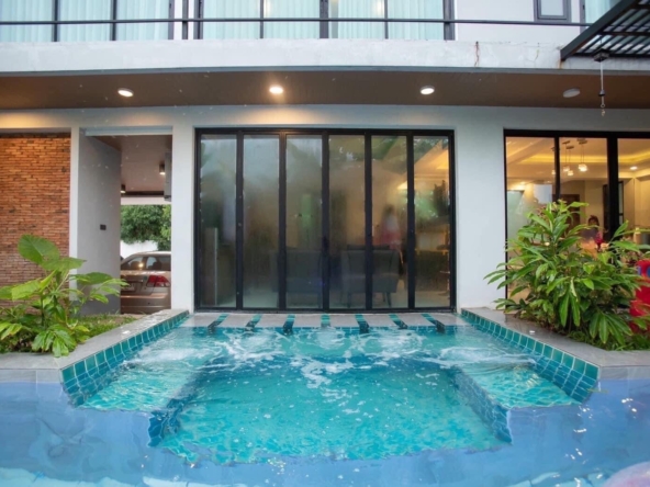 Luxury Pool Villa in San Kamphaeng