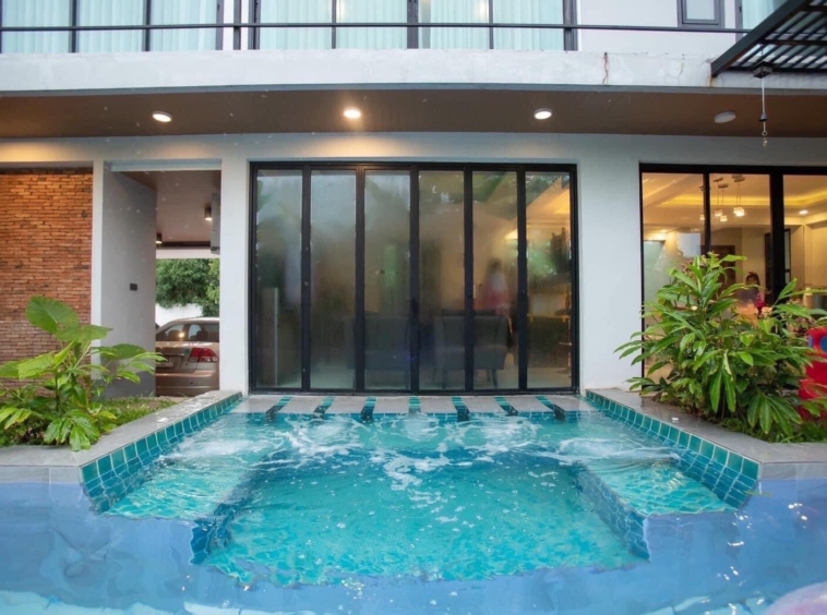 Luxury Pool Villa in San Kamphaeng