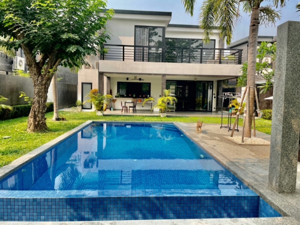 Luxury 3-BR Pool Villa for sale in San Phak Wan