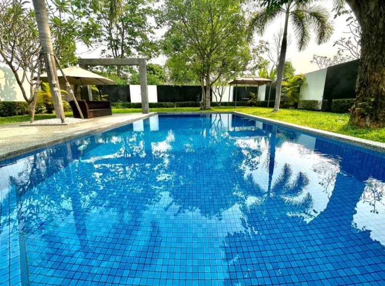 Luxury 3-BR Pool Villa for sale in San Phak Wan