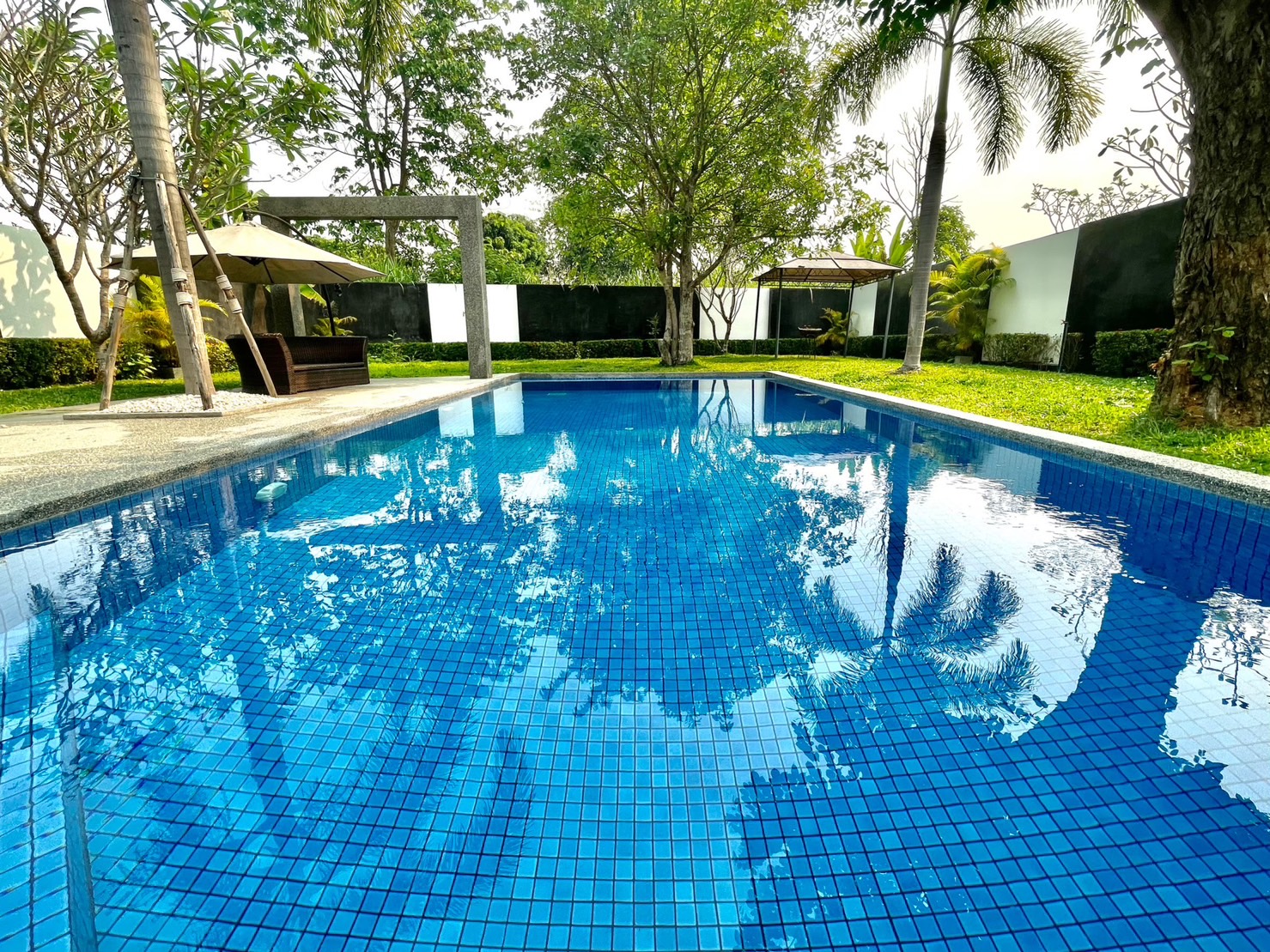 Luxury 3-BR Pool Villa for sale in San Phak Wan