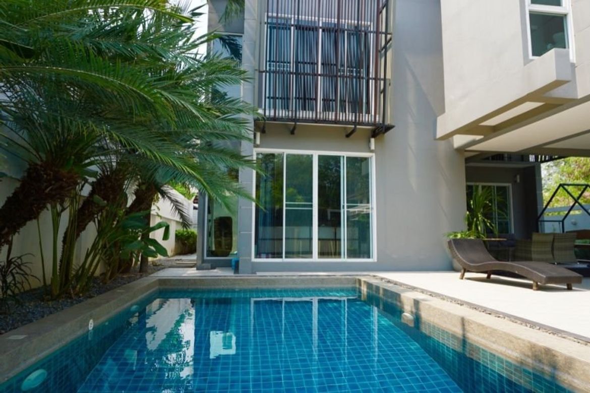 A modern house with pool for sale in San Sai