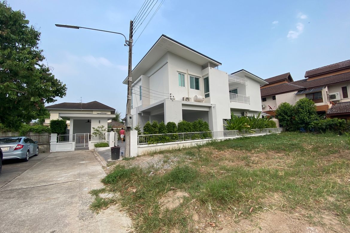 Modern house with pool for sale in San Sai