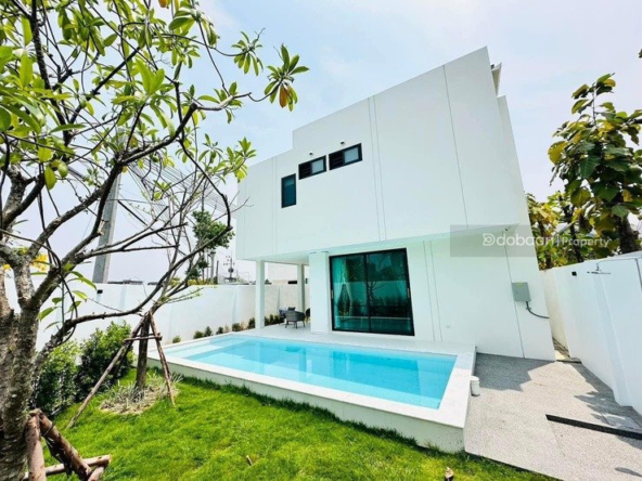 Two-story pool villa with 4 bedrooms and 5 bathrooms located in Hang Dong