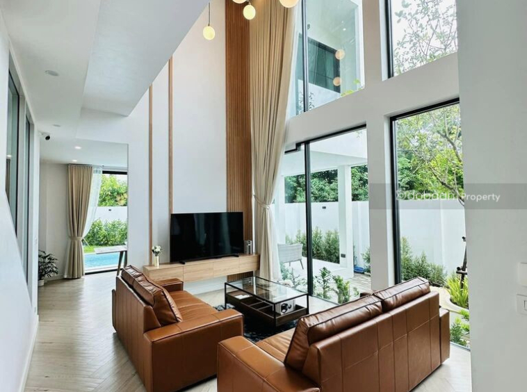 Two-story pool villa with 4 bedrooms and 5 bathrooms located in Hang Dong