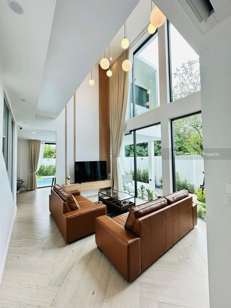 Two-story pool villa with 4 bedrooms and 5 bathrooms located in Hang Dong