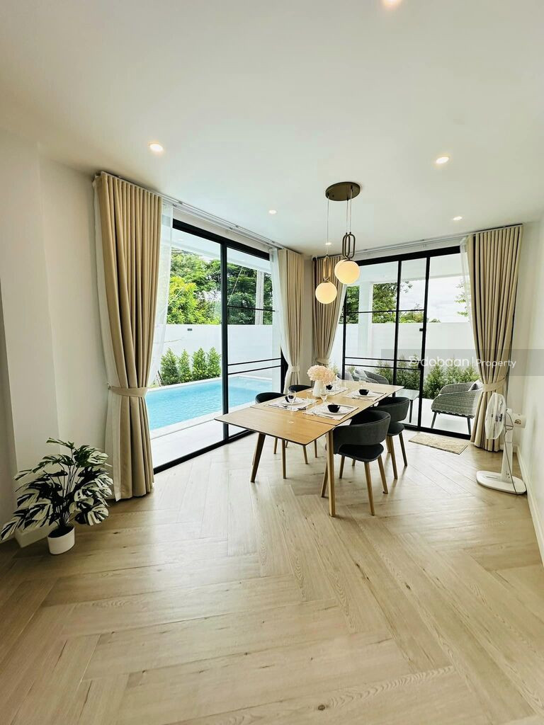 Two-story pool villa with 4 bedrooms and 5 bathrooms located in Hang Dong