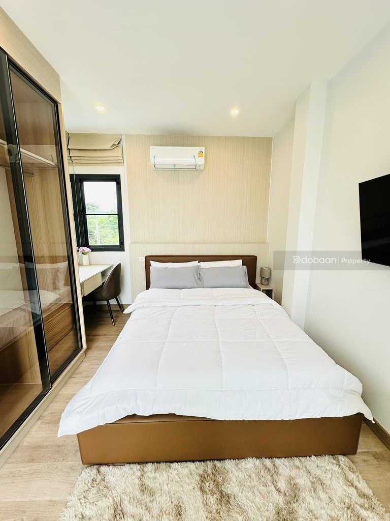 Two-story pool villa with 4 bedrooms and 5 bathrooms located in Hang Dong