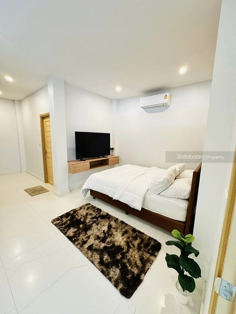 Two-story pool villa with 4 bedrooms and 5 bathrooms located in Hang Dong