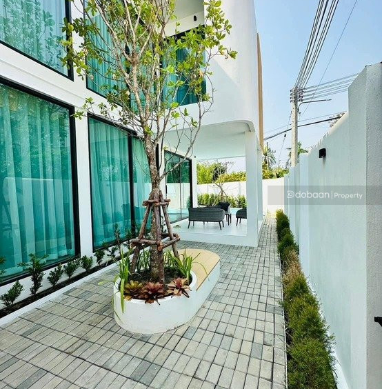 near Sarasas Witaed Lanna School.-DB-RSHSHCMIHD103