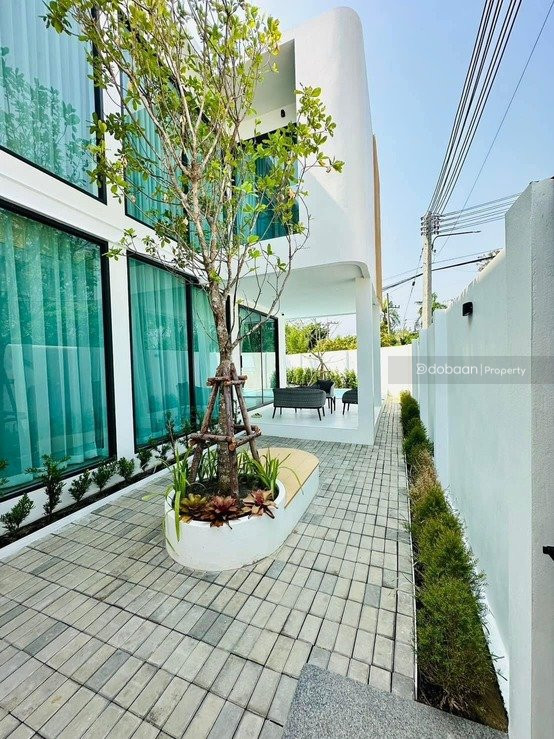 near Sarasas Witaed Lanna School.-DB-RSHSHCMIHD103