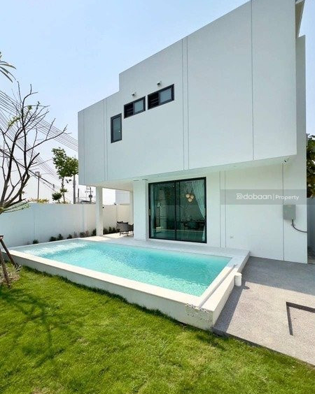 Two-story pool villa with 4 bedrooms and 5 bathrooms located in Hang Dong