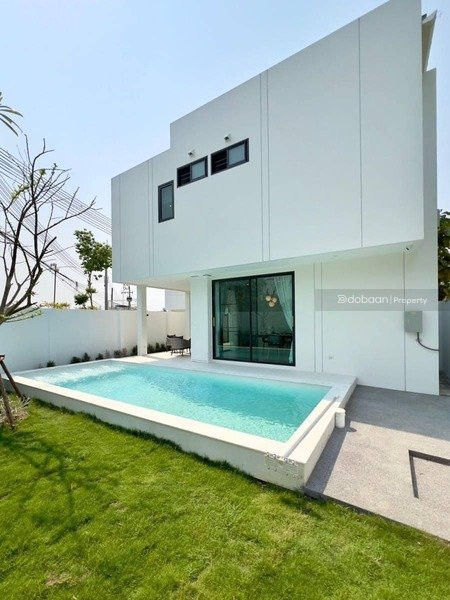 Two-story pool villa with 4 bedrooms and 5 bathrooms located in Hang Dong