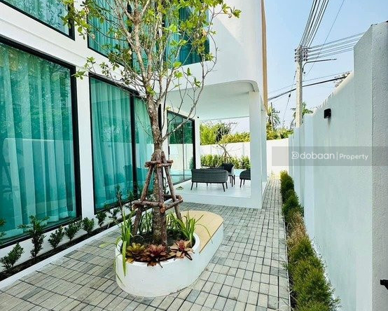 Two-story pool villa with 4 bedrooms and 5 bathrooms located in Hang Dong