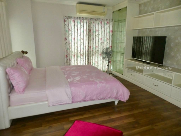 Two-story detached house with 3 bedrooms and 3 bathrooms located in Chiang Mai city