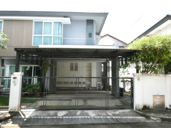 Two-story detached house with 3 bedrooms and 3 bathrooms located in Chiang Mai city