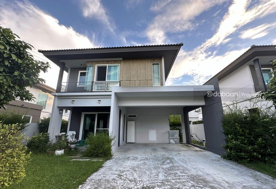 Two-story single-family home with 3 bedrooms and 2 bathrooms in the San Kamphaeng area