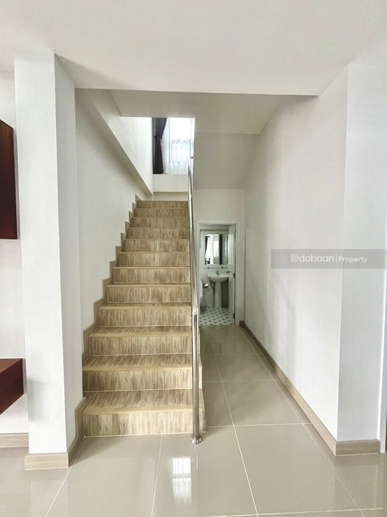 2-story single house with 3 bedrooms and 3 bathrooms in a development