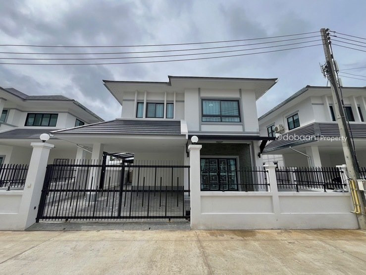 2-story single house with 3 bedrooms and 3 bathrooms in a development