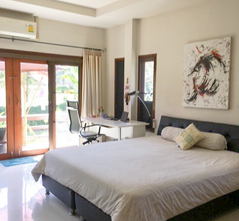 San Kamphaeng-DSP-(HS369-02)  Nice 2 Bedroom Bungalow on a Lake for Sale in On Tai