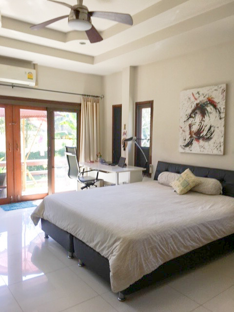 San Kamphaeng-DSP-(HS369-02)  Nice 2 Bedroom Bungalow on a Lake for Sale in On Tai