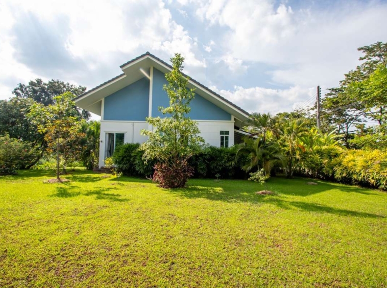 Spacious Three-Bedroom Home in Chiang Mai Floral Ville-PH-DOIS184