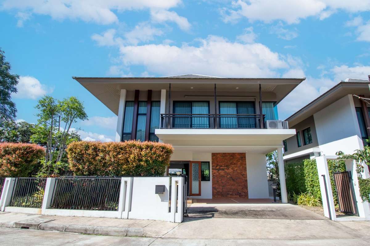 Modern 3-Bedroom House for Sale in Villa Flora