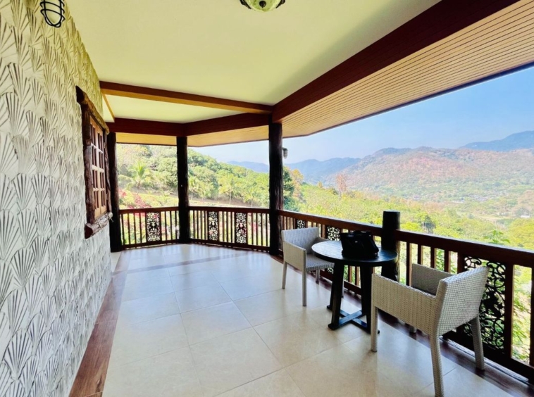 surrounded by nature and stunning views-SM-sta-1106