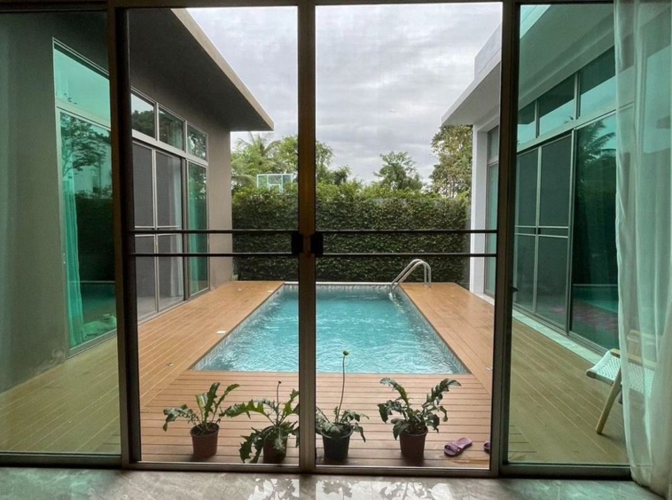 3 Bedrooms Pool villa for Sale in San Pak wan