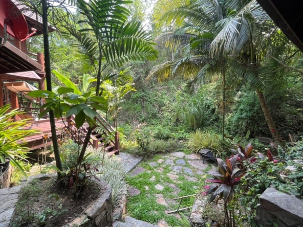 on a beautiful garden area of ​​​​300 square meters. There is a private stream around the house.-SM-sta-817