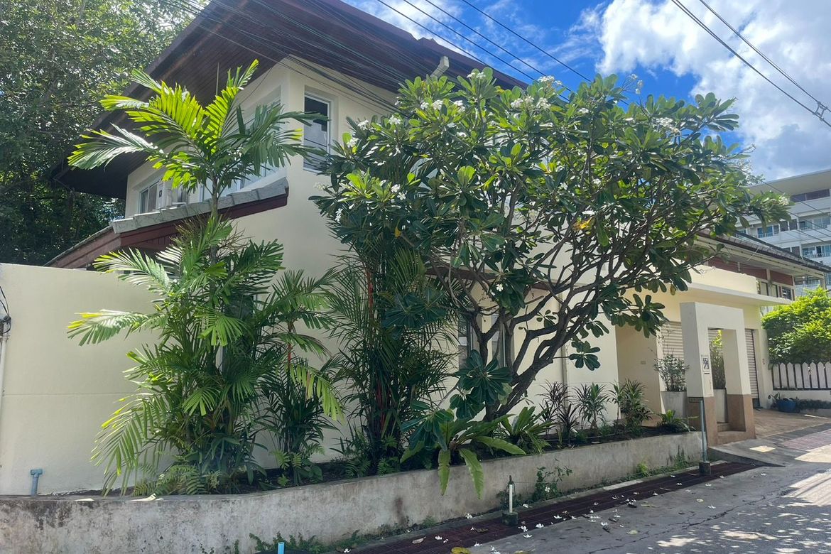 Western designed house for sale near CMU-SM-sta-1459