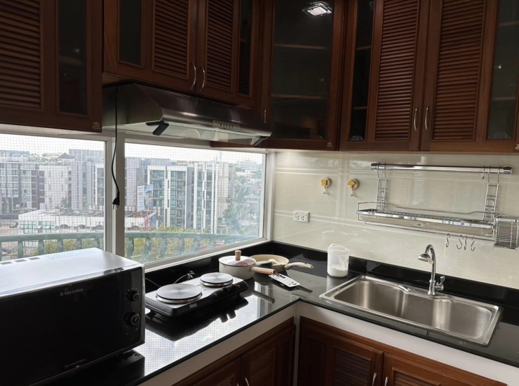 Condo for Rent and Sale 4 Bedrooms at Hillside Condominium 4-IRE-IRECRS003