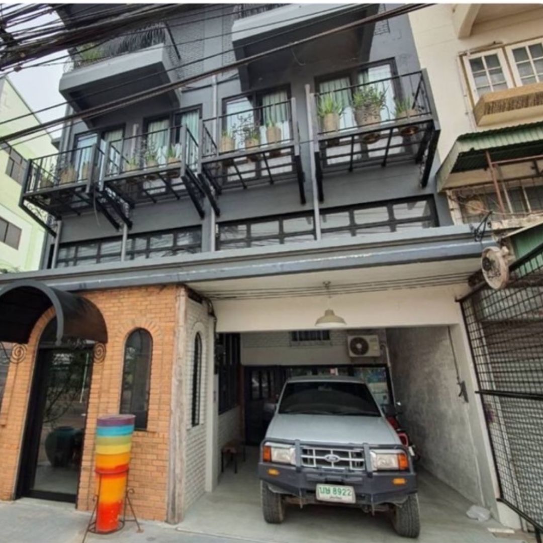 Prime Commercial Building Investment: 2 Corner Units Near Chiang Mai Airport-IRE-IRECPS003