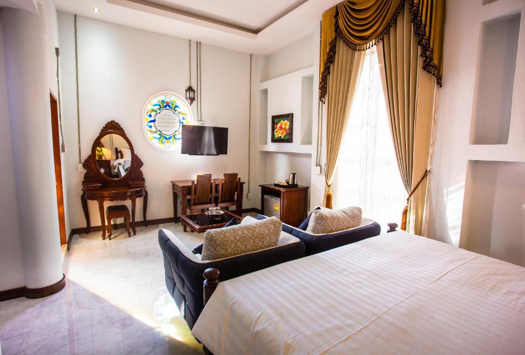 5-Star Hotel for Sale in The Most Prime Area of Chiang Mai Old City-IRE-IRECPS005