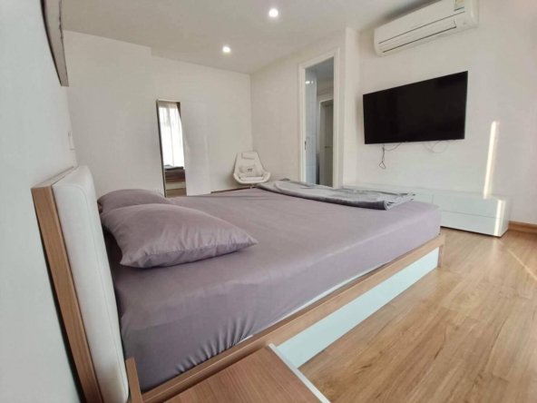 Gorgeous 2 Bedroom Condominium in Nimman For Sale-IRE-IRECS029