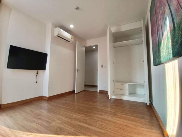 Gorgeous 2 Bedroom Condominium in Nimman For Sale-IRE-IRECS029